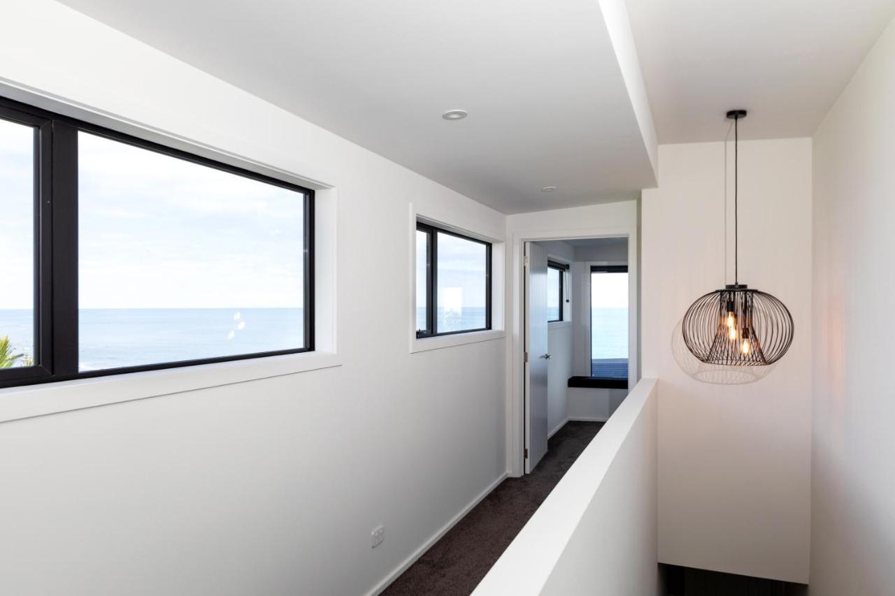 Oakura Beach Front Apartments エクステリア 写真