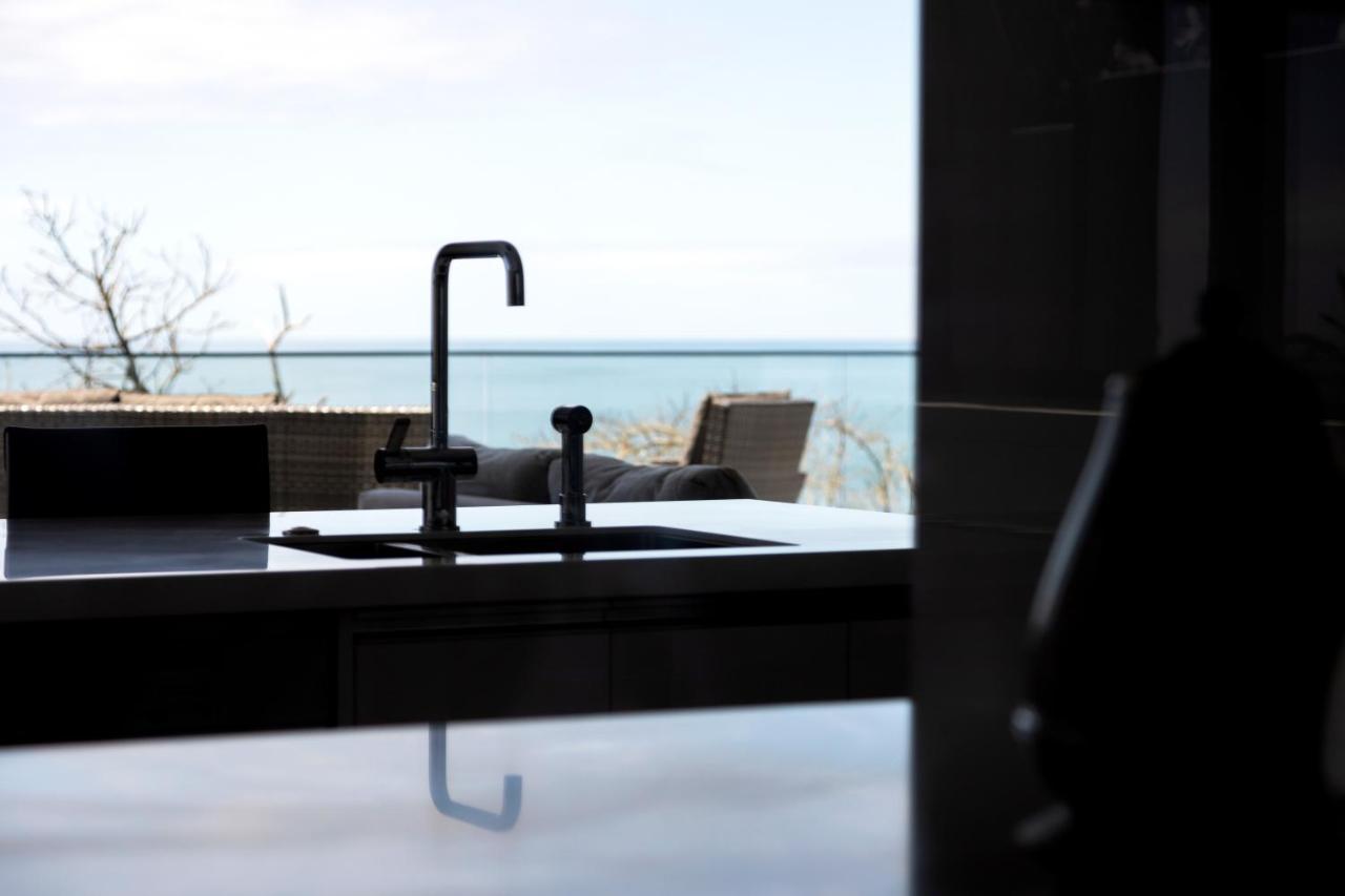 Oakura Beach Front Apartments エクステリア 写真