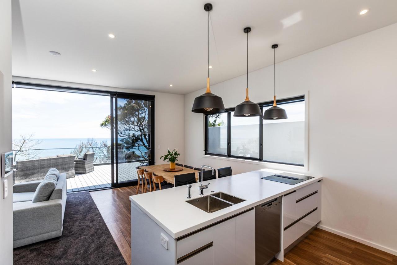 Oakura Beach Front Apartments エクステリア 写真