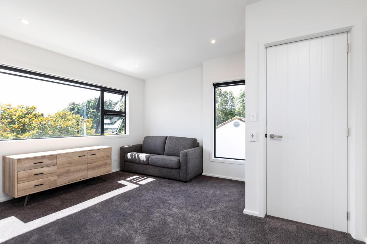 Oakura Beach Front Apartments エクステリア 写真