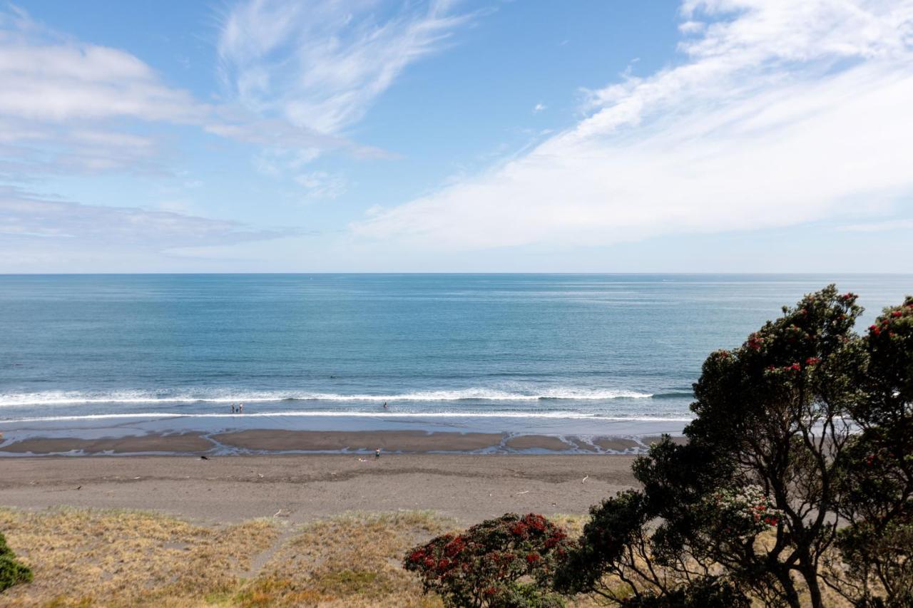 Oakura Beach Front Apartments エクステリア 写真