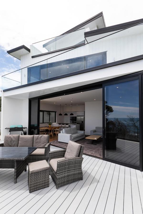 Oakura Beach Front Apartments エクステリア 写真