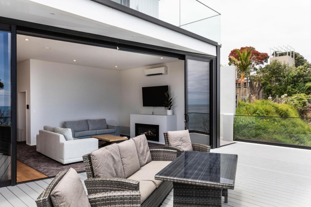 Oakura Beach Front Apartments エクステリア 写真