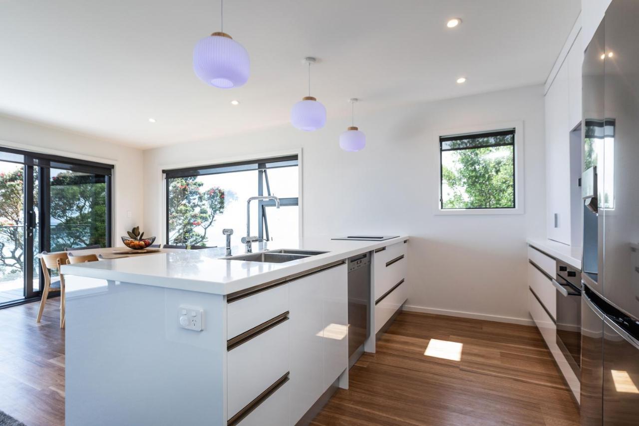 Oakura Beach Front Apartments エクステリア 写真