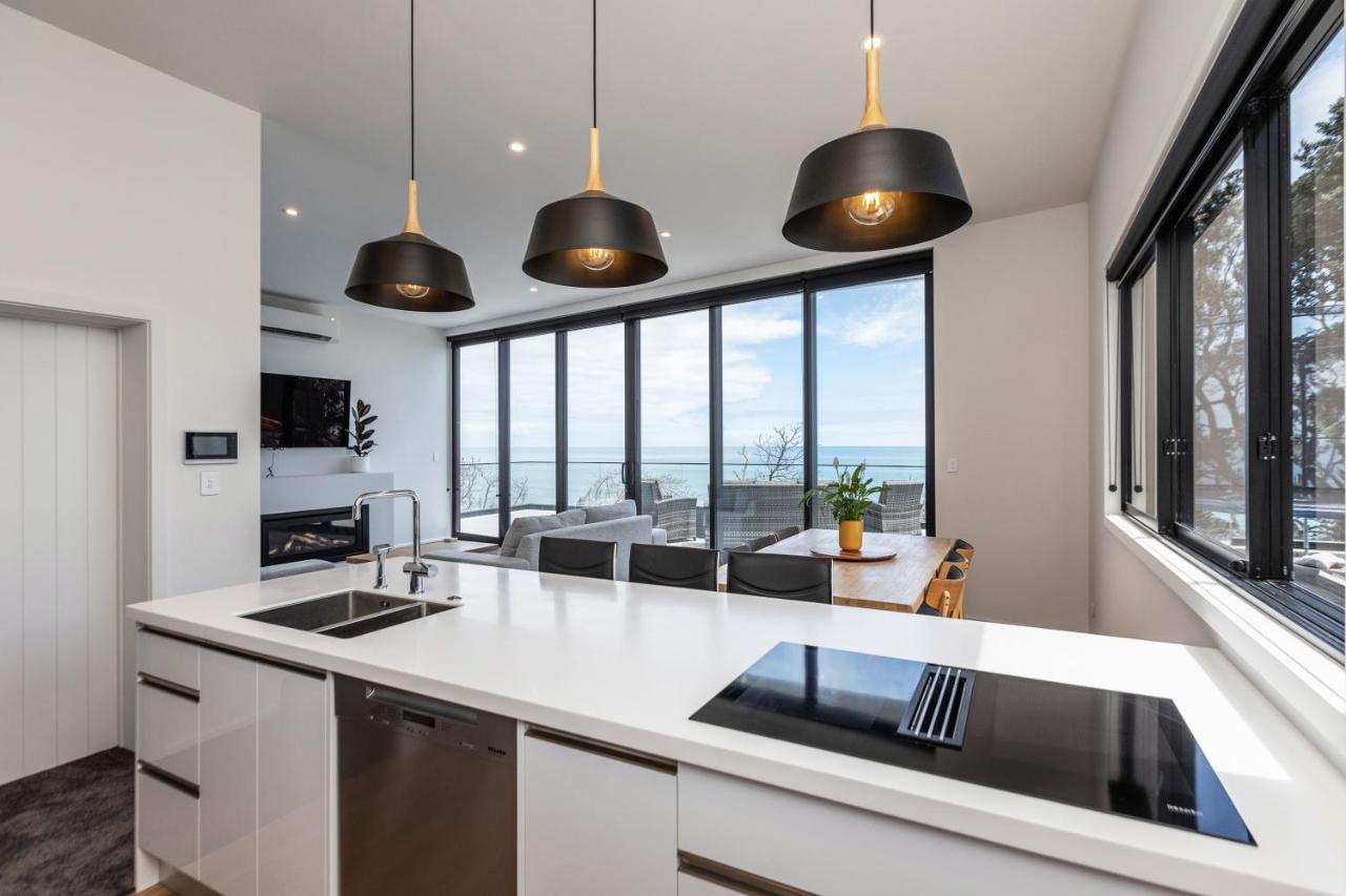Oakura Beach Front Apartments エクステリア 写真