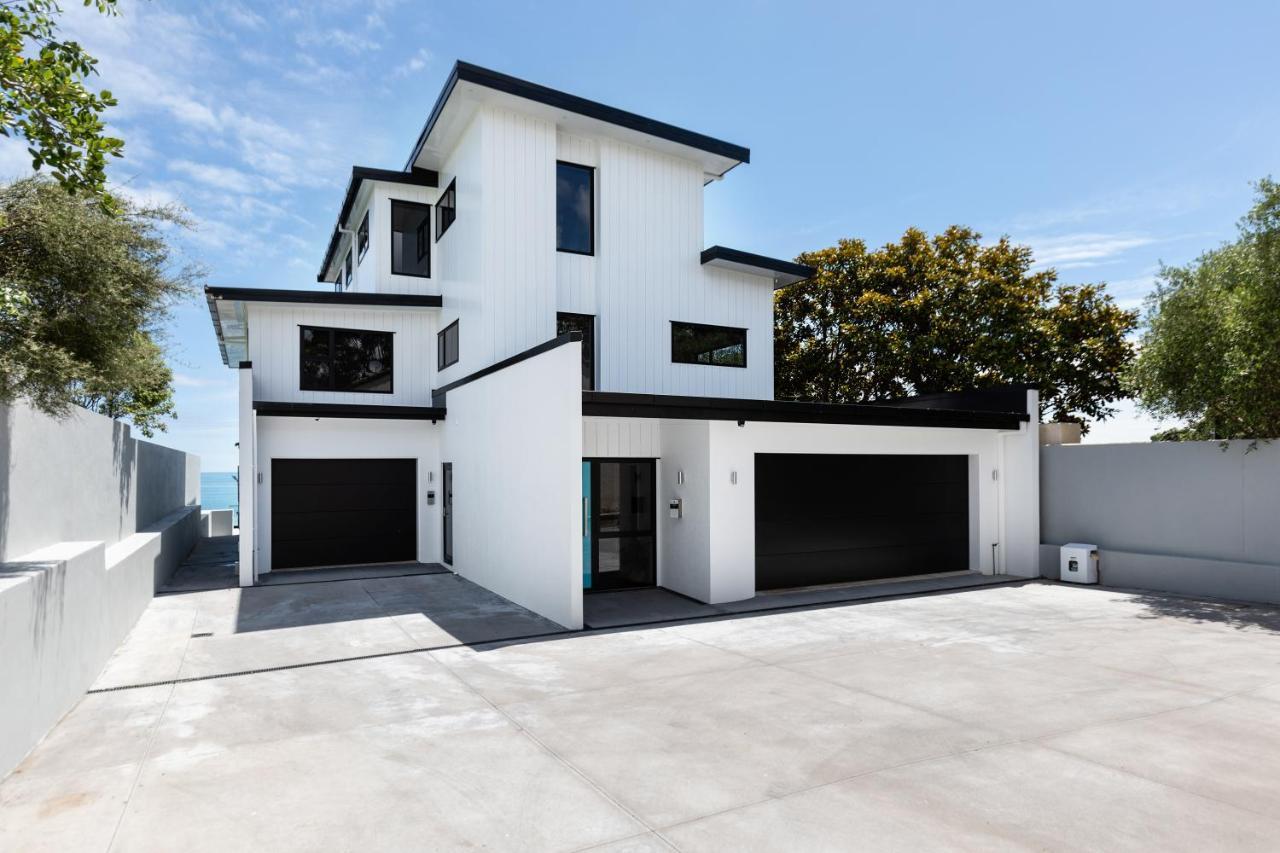 Oakura Beach Front Apartments エクステリア 写真