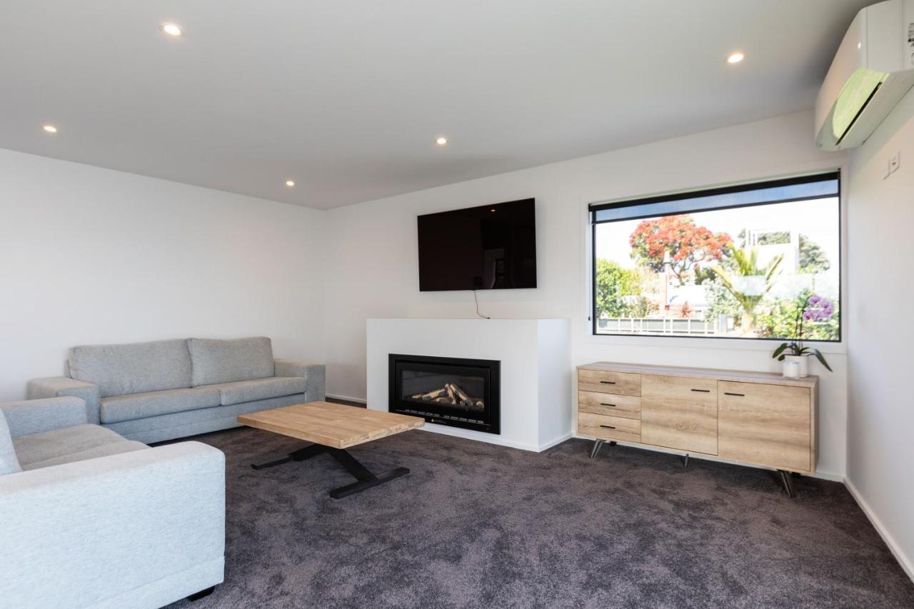 Oakura Beach Front Apartments エクステリア 写真