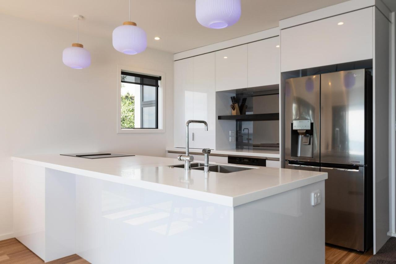 Oakura Beach Front Apartments エクステリア 写真
