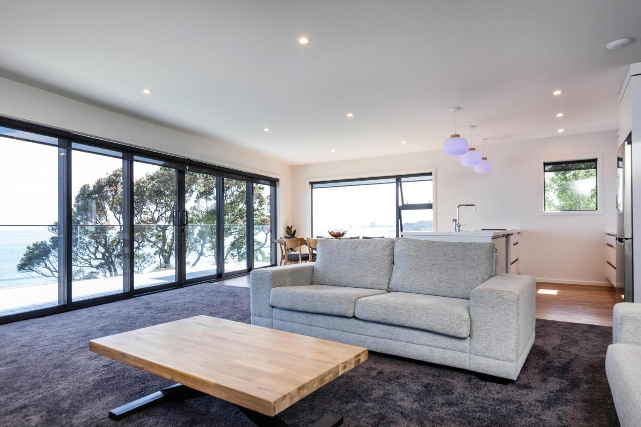 Oakura Beach Front Apartments エクステリア 写真