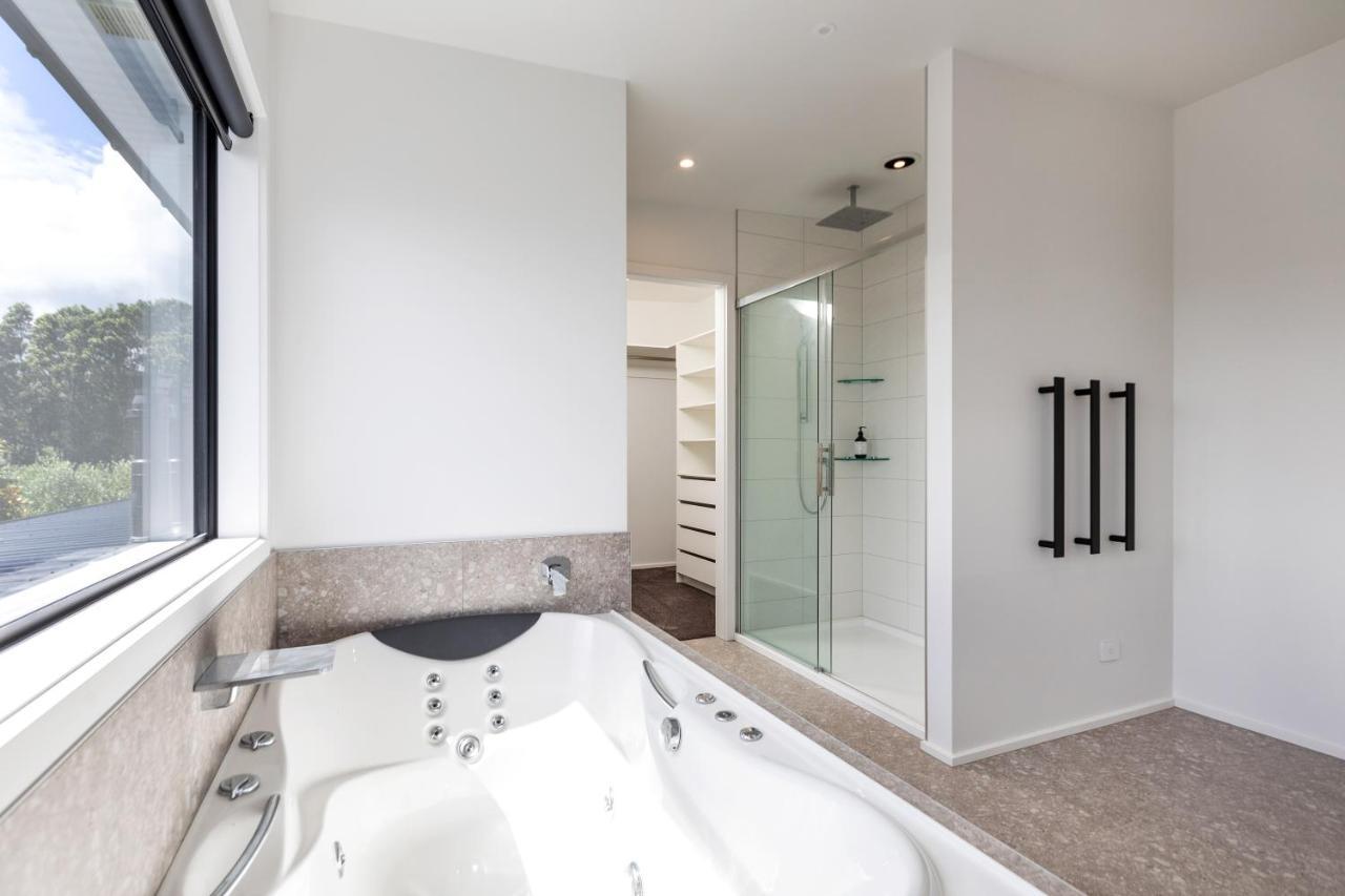 Oakura Beach Front Apartments エクステリア 写真
