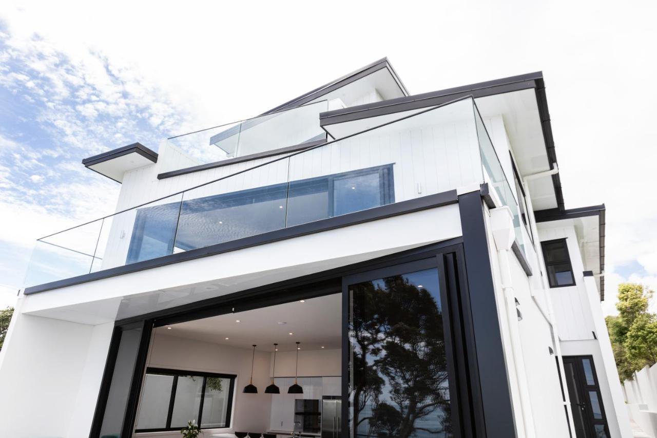 Oakura Beach Front Apartments エクステリア 写真