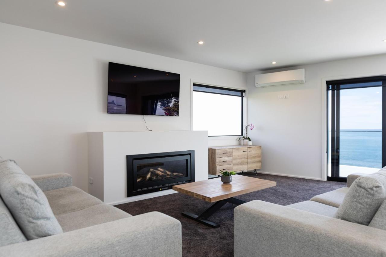 Oakura Beach Front Apartments エクステリア 写真