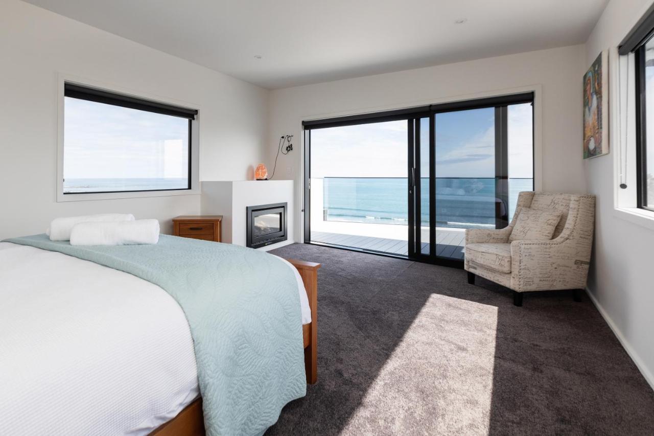 Oakura Beach Front Apartments エクステリア 写真
