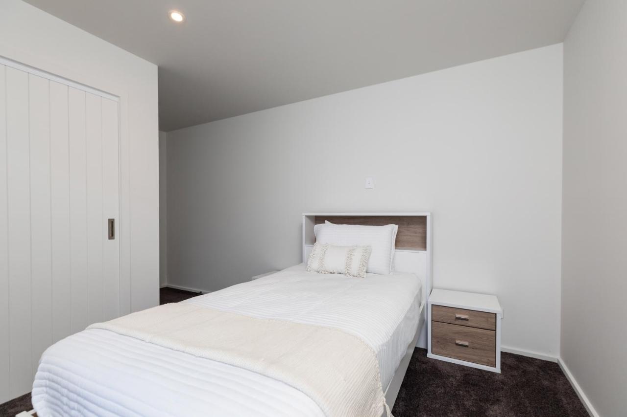 Oakura Beach Front Apartments エクステリア 写真