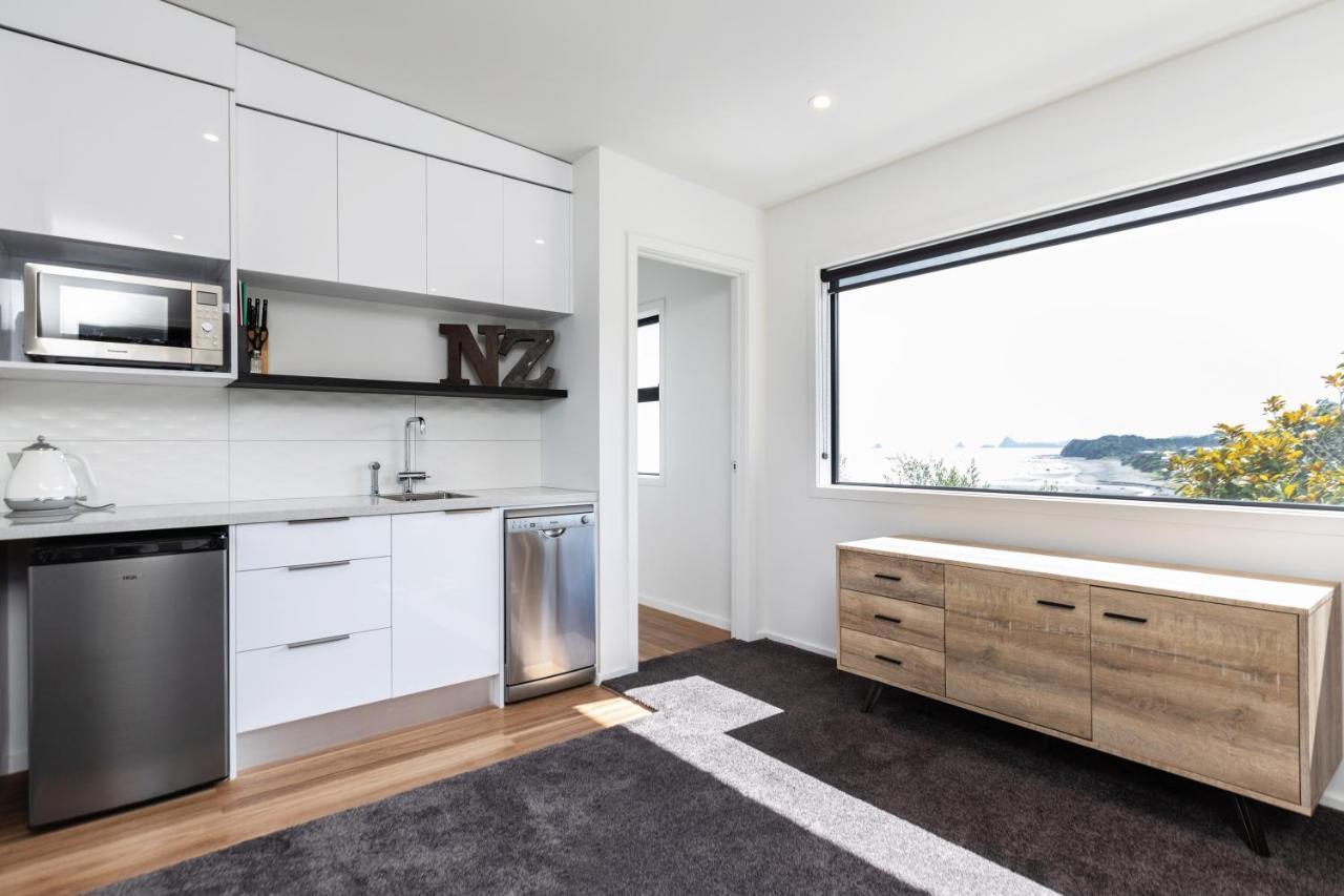 Oakura Beach Front Apartments エクステリア 写真