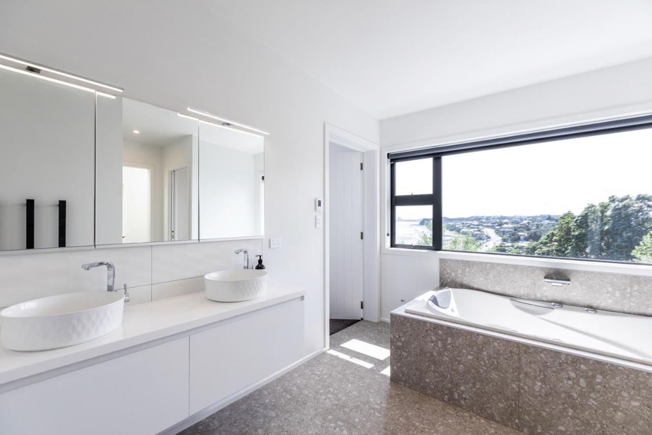 Oakura Beach Front Apartments エクステリア 写真