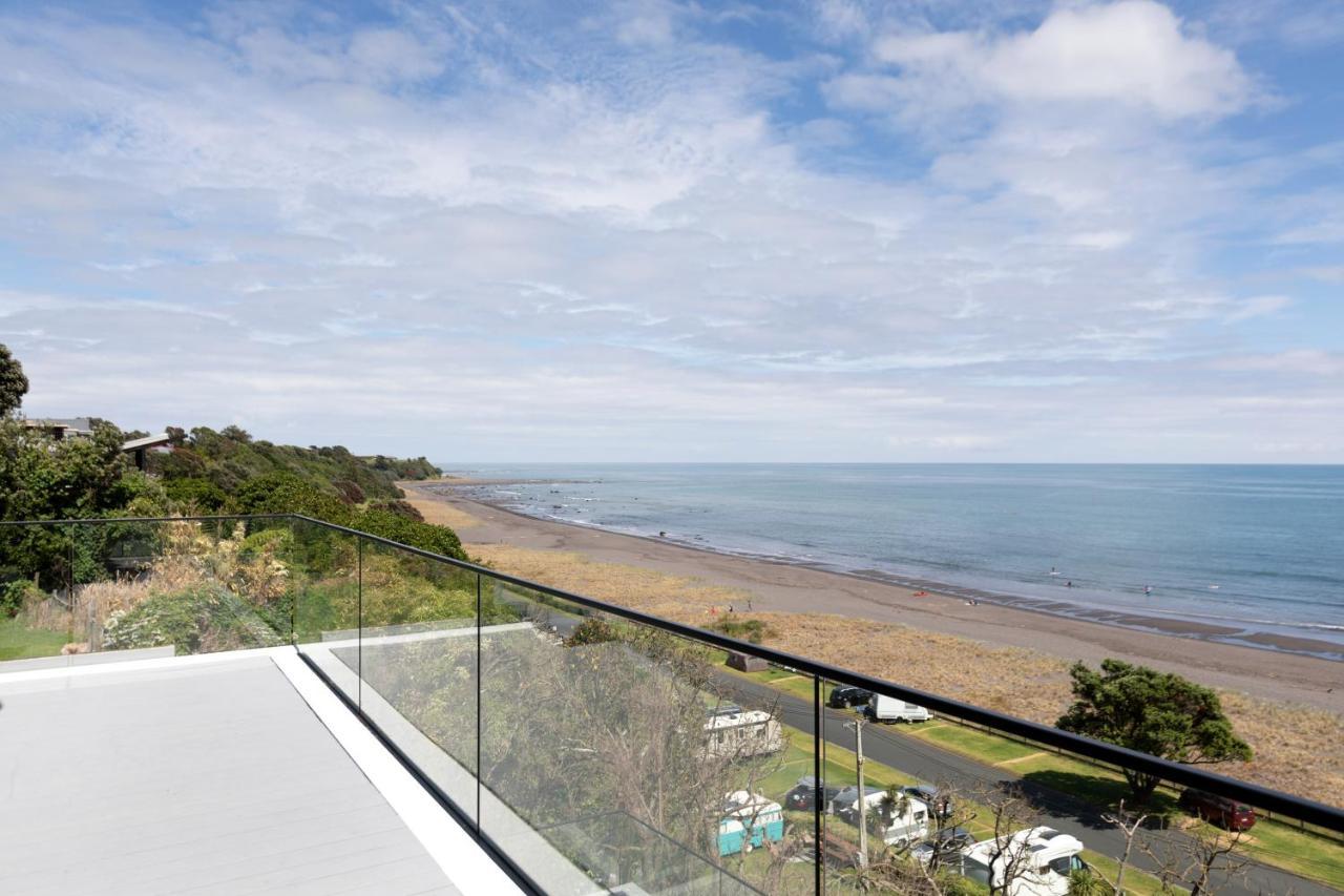 Oakura Beach Front Apartments エクステリア 写真