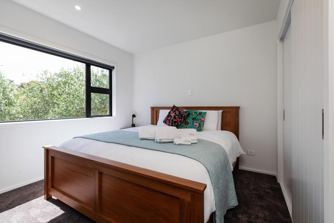 Oakura Beach Front Apartments エクステリア 写真