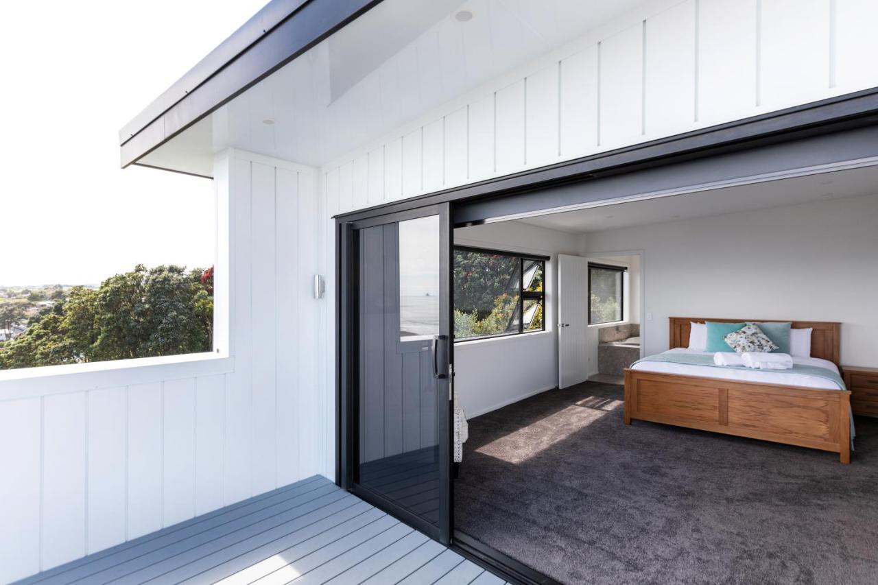 Oakura Beach Front Apartments エクステリア 写真