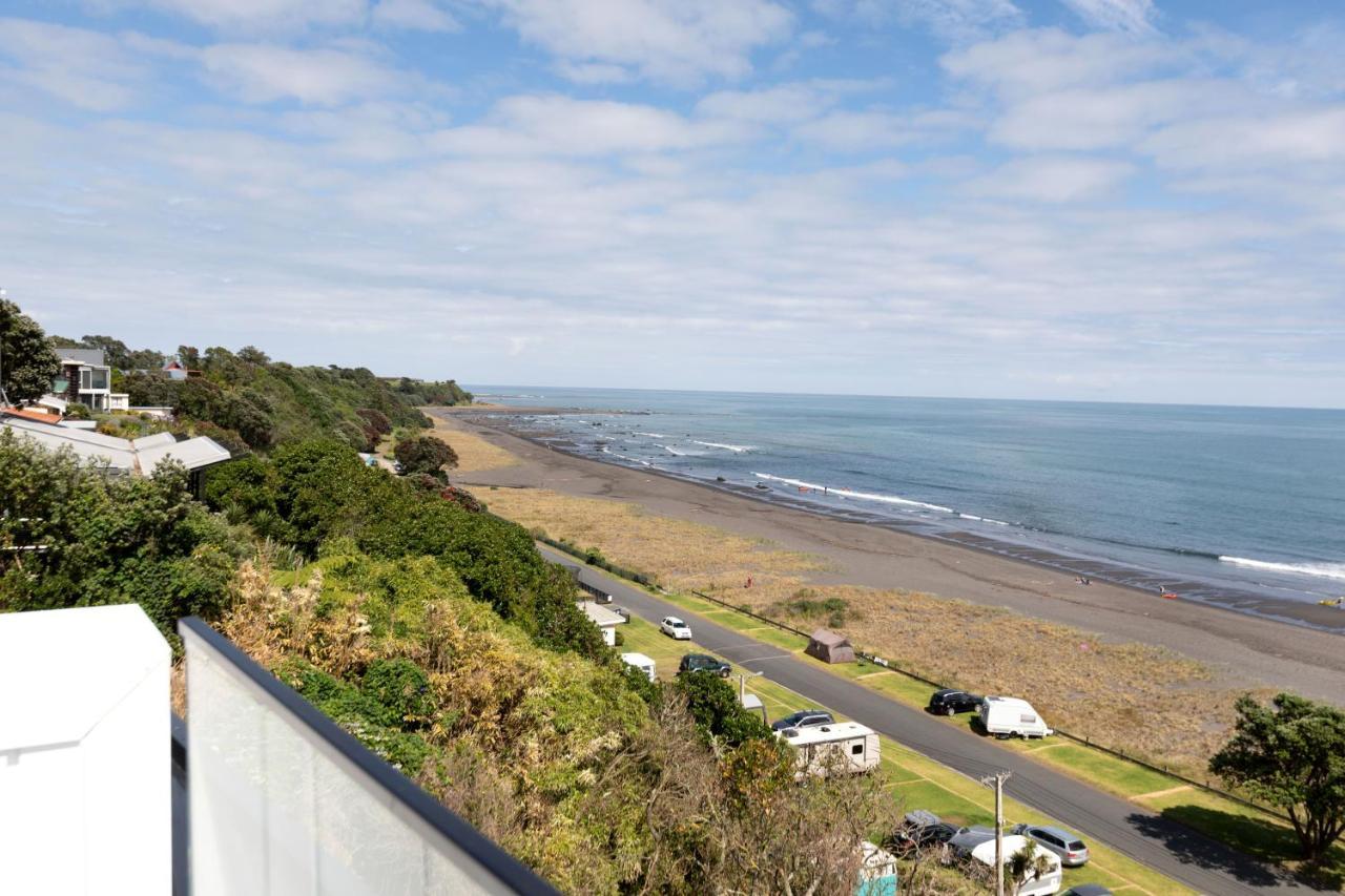 Oakura Beach Front Apartments エクステリア 写真